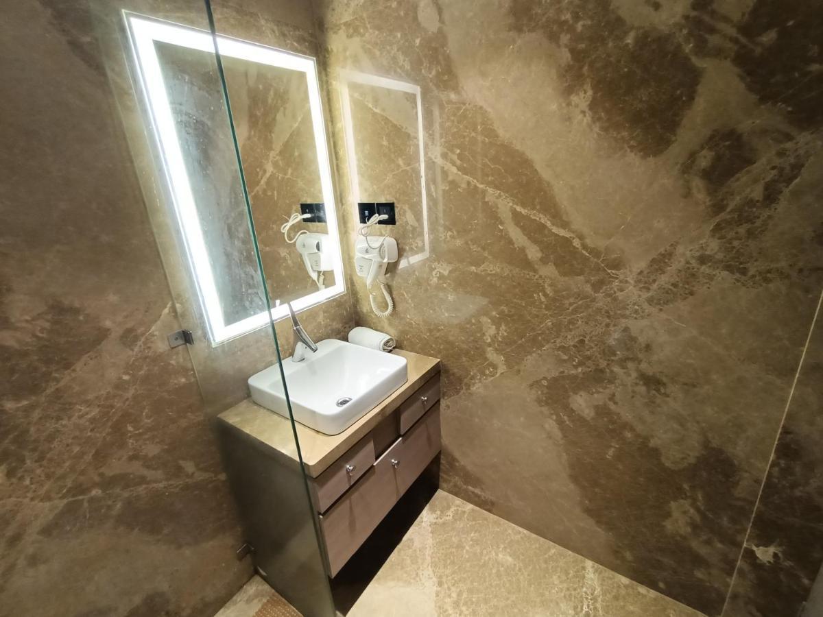 Hotel Highway Inn Andheri East Mumbai Dış mekan fotoğraf